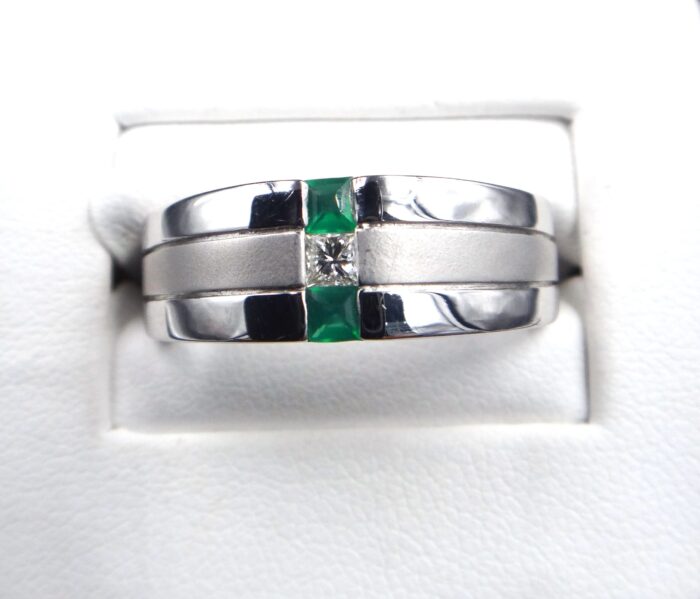14K White Gold Emerald Diamond Ring - Image 2