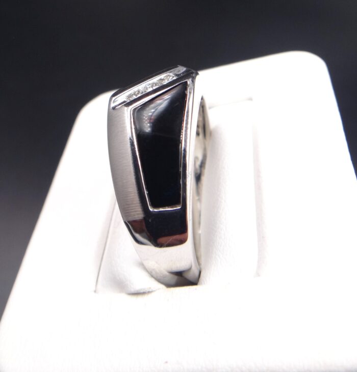 14K White Gold Onyx Diamond Ring - Image 2