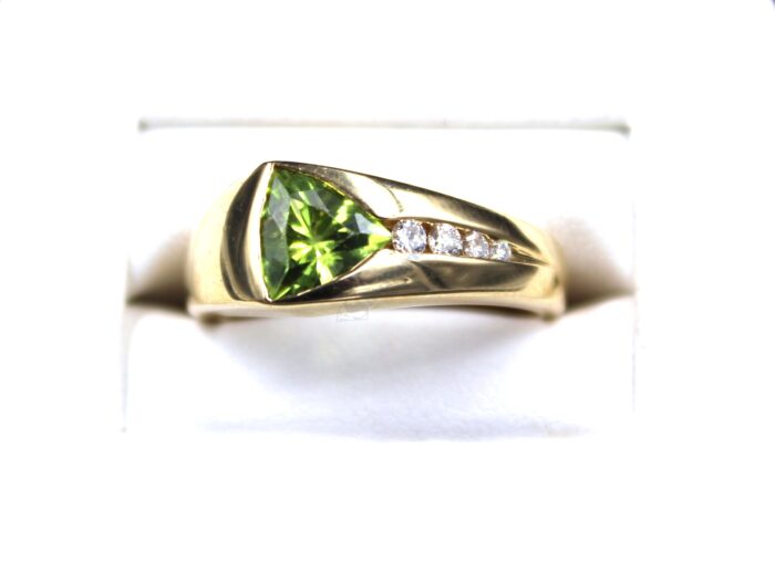 14K Yellow Gold Peridot & Diamond Ring - Image 2